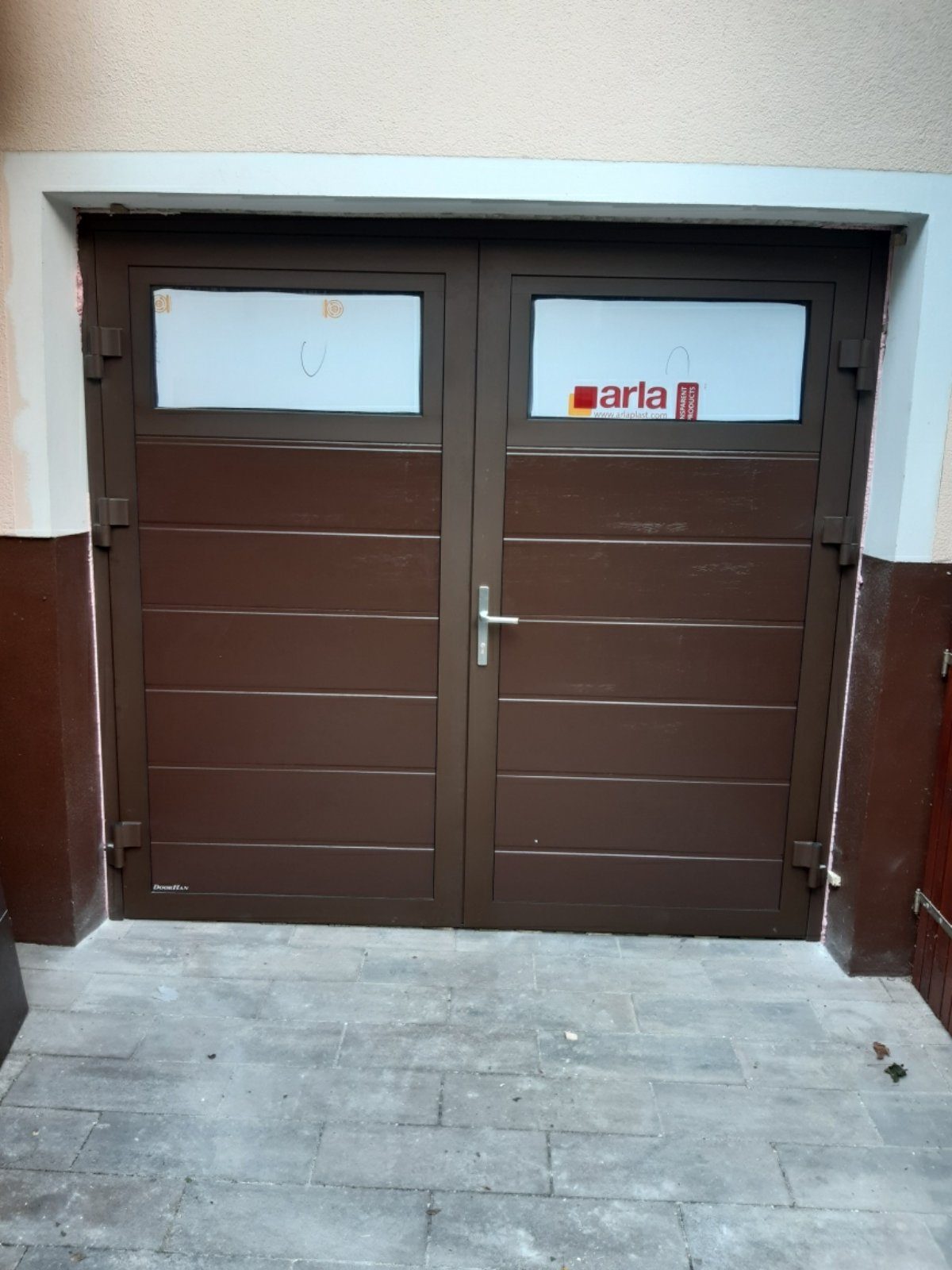 Stranski vhod ob sekcijskih vratih